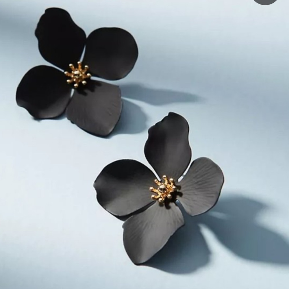 Anthropologie Garden Party Stud Floral earrings - Black